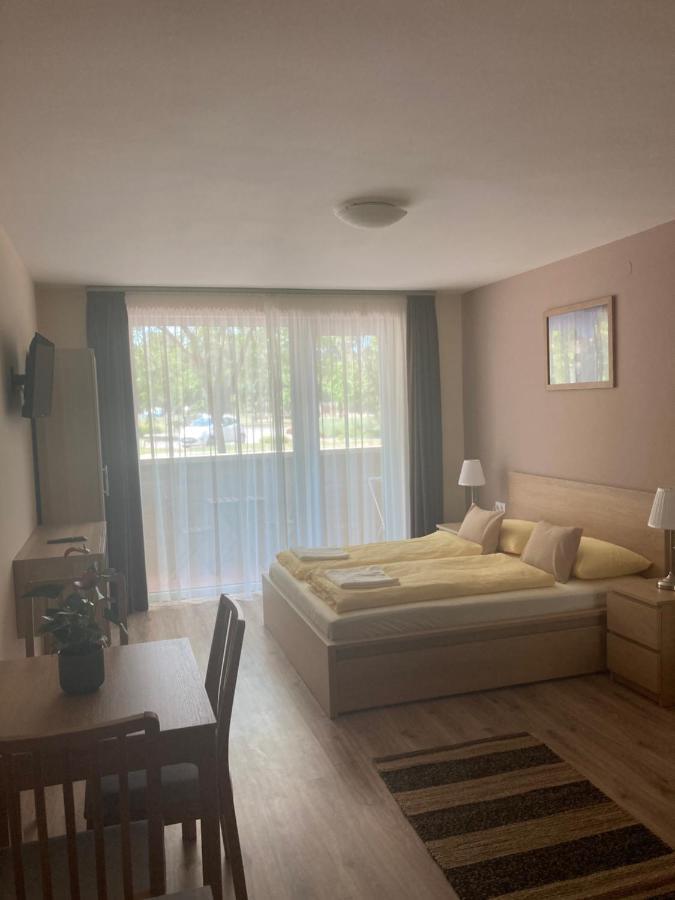 Castellum Apartmanhaz Gyula Exterior foto